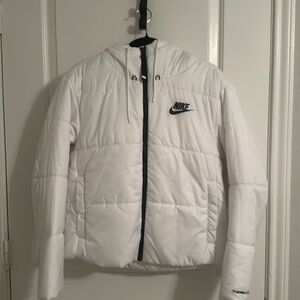 Women’s Nike thermal white jacket size M